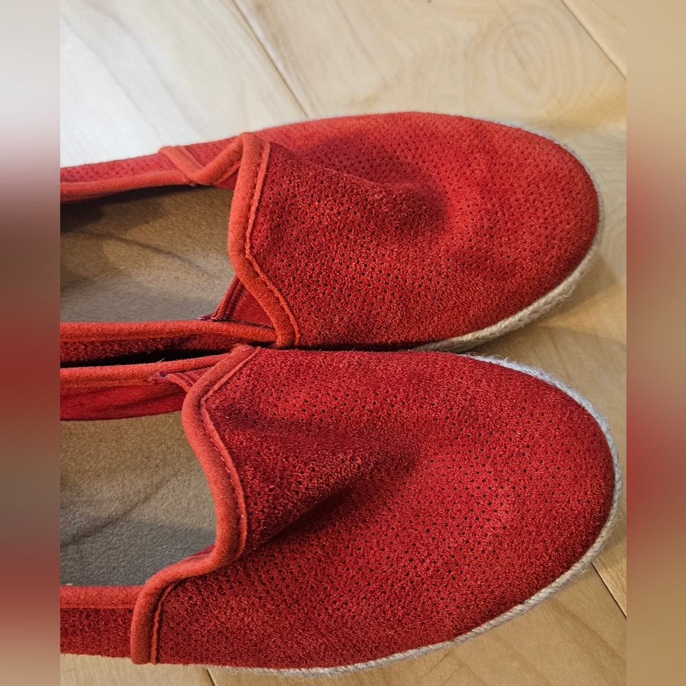 Clarks Womens Soft Cushion Slip On Shoes Red Suede 8.5 EUC - Picture 6 of 6